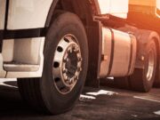 Alertes per un accident de camió amb nitrogen líquid a Torrelles de Llobregat