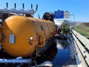 Caos a la C-25 a Gurb: Camions amb purins i llet bolcats, carril tallat i 2 km de cues a tocar de Manlleu