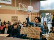Vic diu prou al pla pilot amb presència policial a les aules