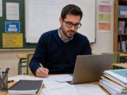 La burocràcia educativa afecta el 95% dels professors a Espanya