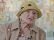 La Biblioteca Pilarin Bayés de Vic es converteix en un referent social en la docusèrie ‘Lletra B’