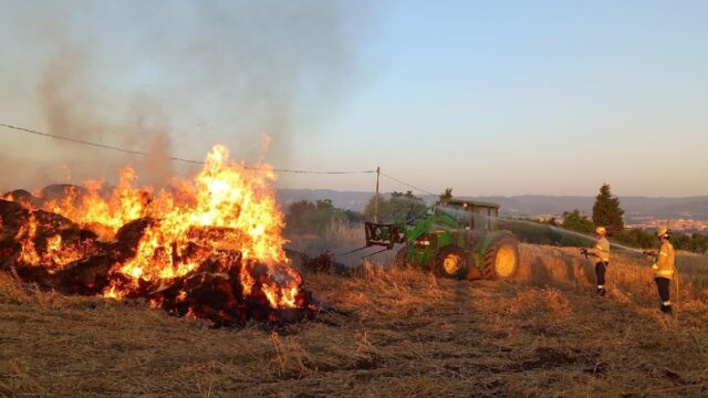 Imatge de l'incendi a Folgueroles (Bombers)