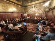 El Ple aprova un nou Pla per regular l’activitat comercial a Vic