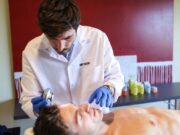 ISDIN impulsa revisions dermatològiques per als ciclistes del Movistar Team